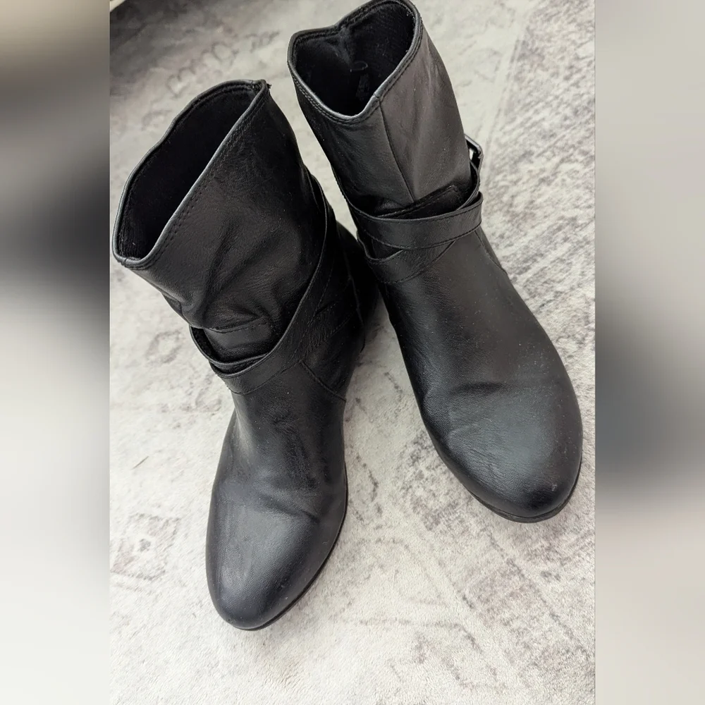 American Woman's Classic Boots Size